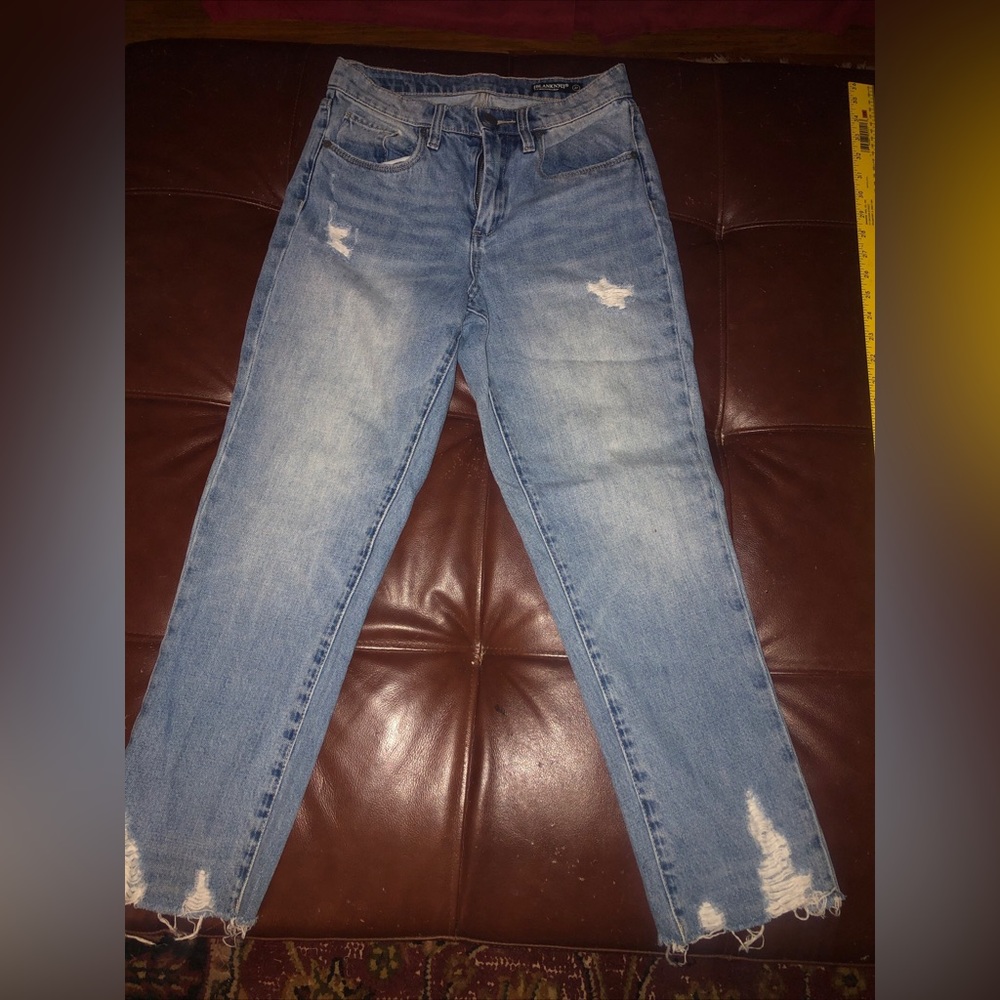 Blank NYC distressed denim. the Madison Crop, sz27